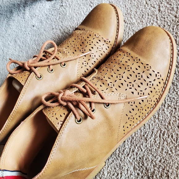 Tommy Hilfiger Leather Ankle Bootie size 8 - Picture 2 of 10